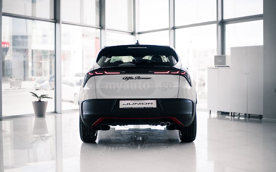 Alfa Romeo Junior 2025 — миниатюра 7