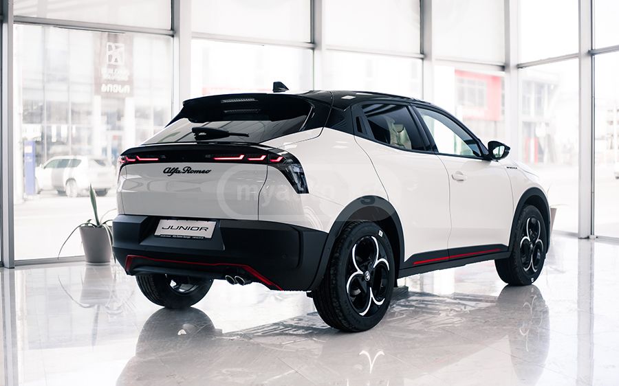 Alfa Romeo Junior 2025 — миниатюра 8