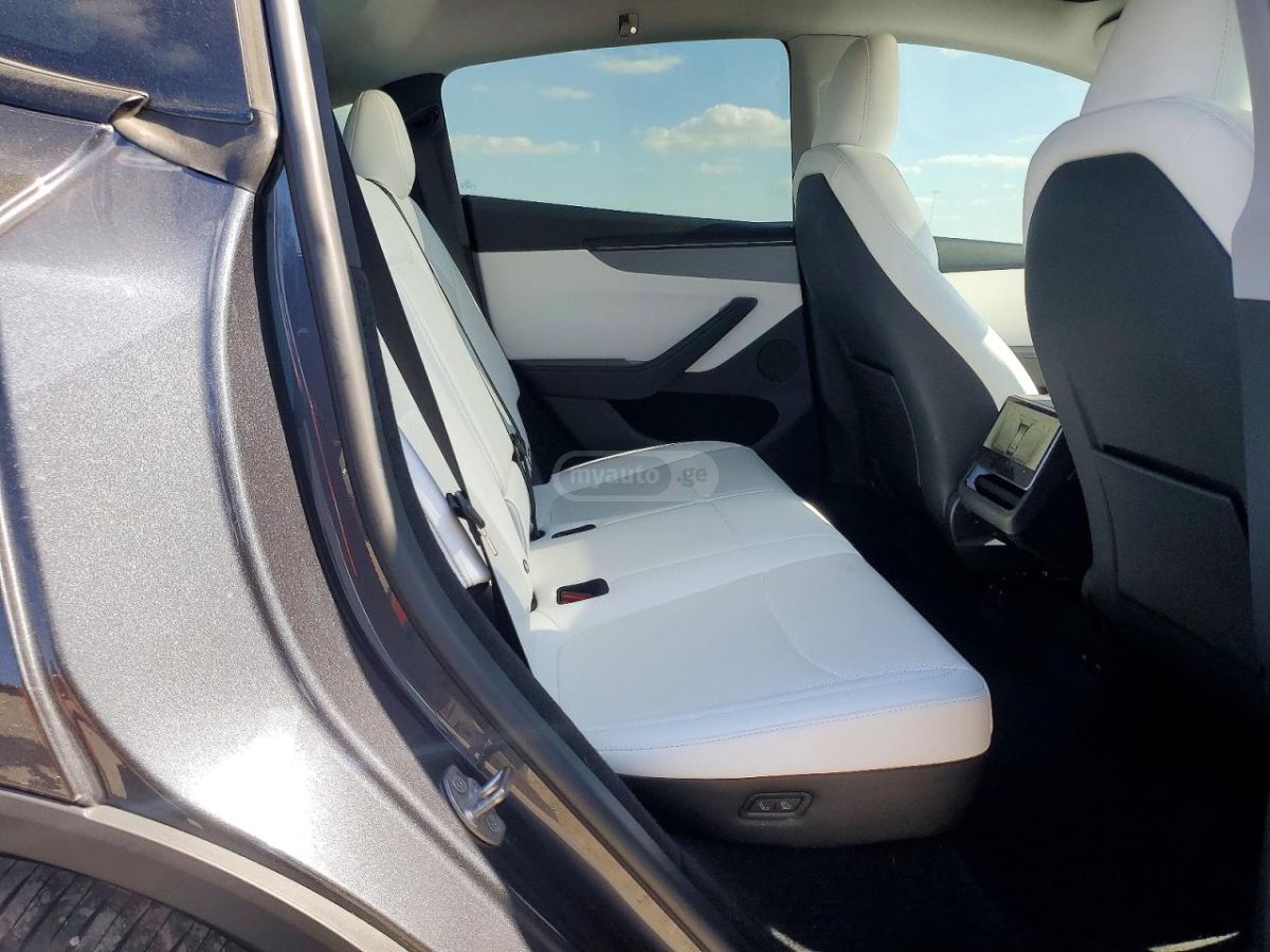 Tesla Model Y 2026 — миниатюра 10