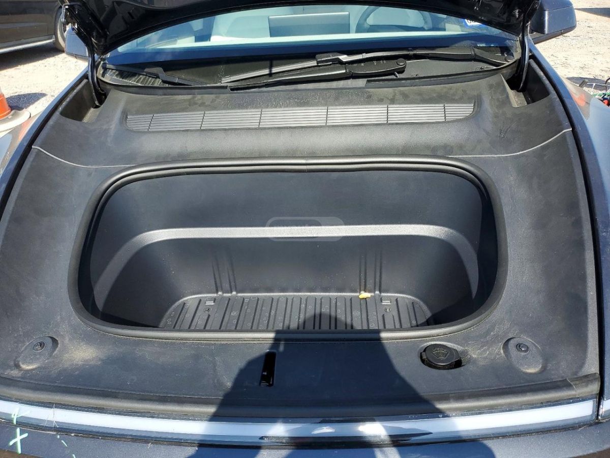 Tesla Model Y 2026 — миниатюра 11