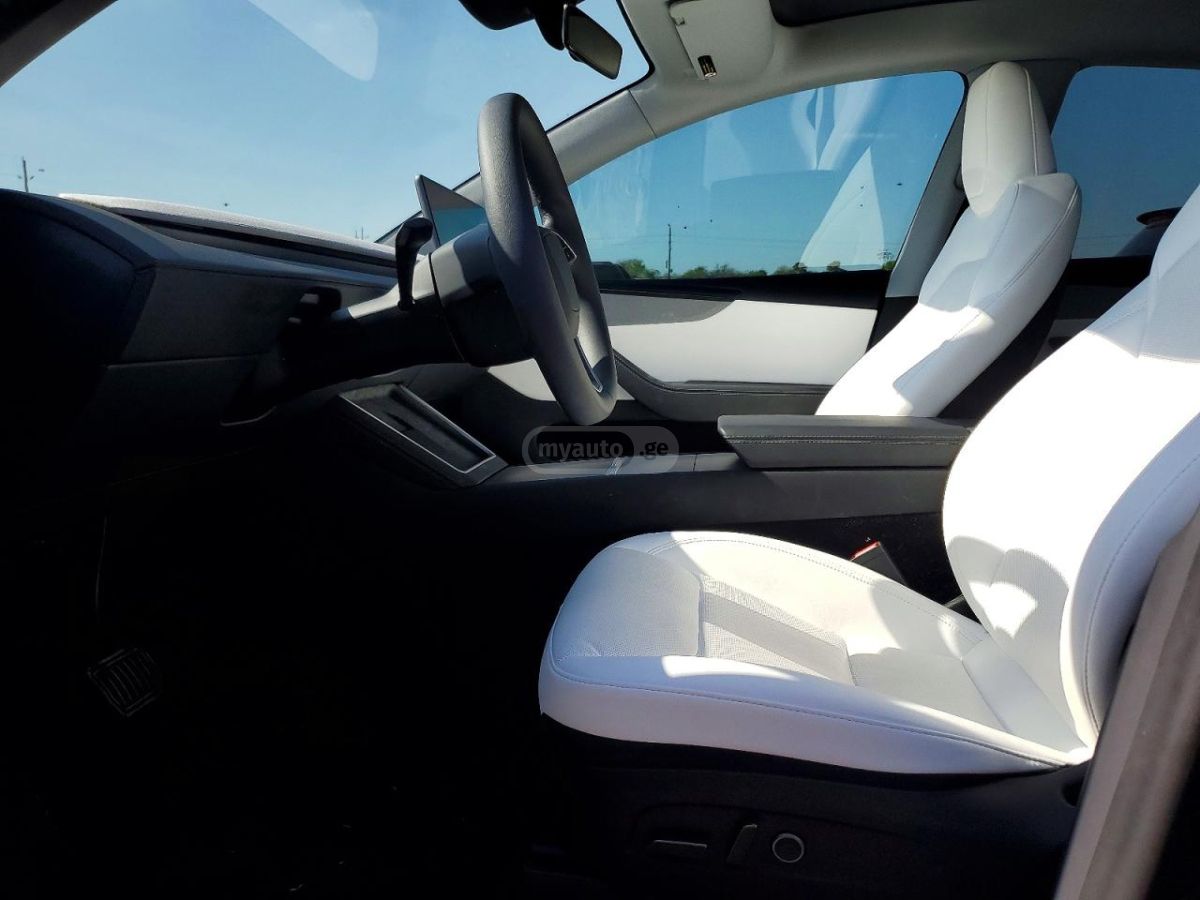 Tesla Model Y 2026 — миниатюра 7