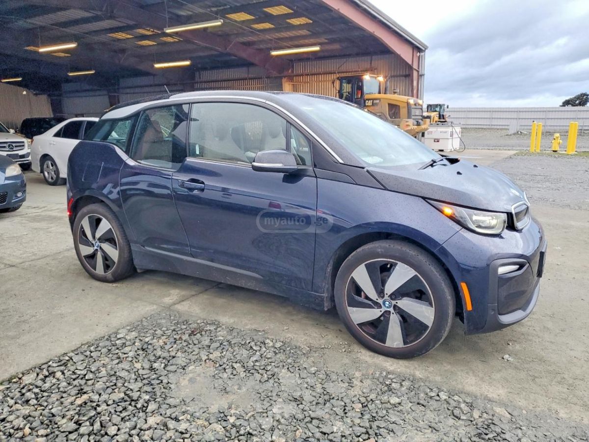 BMW I3 - фото 1