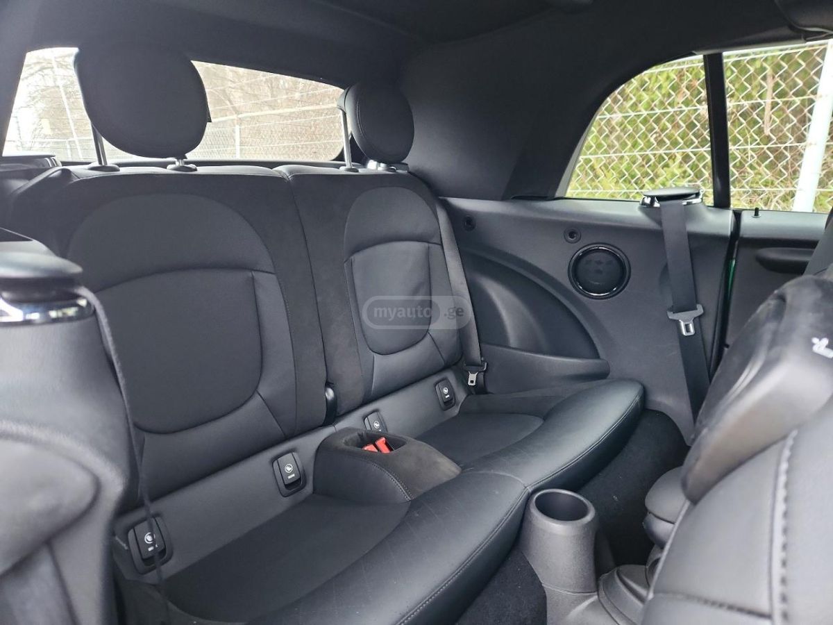 MINI Cooper 2022 — миниатюра 10