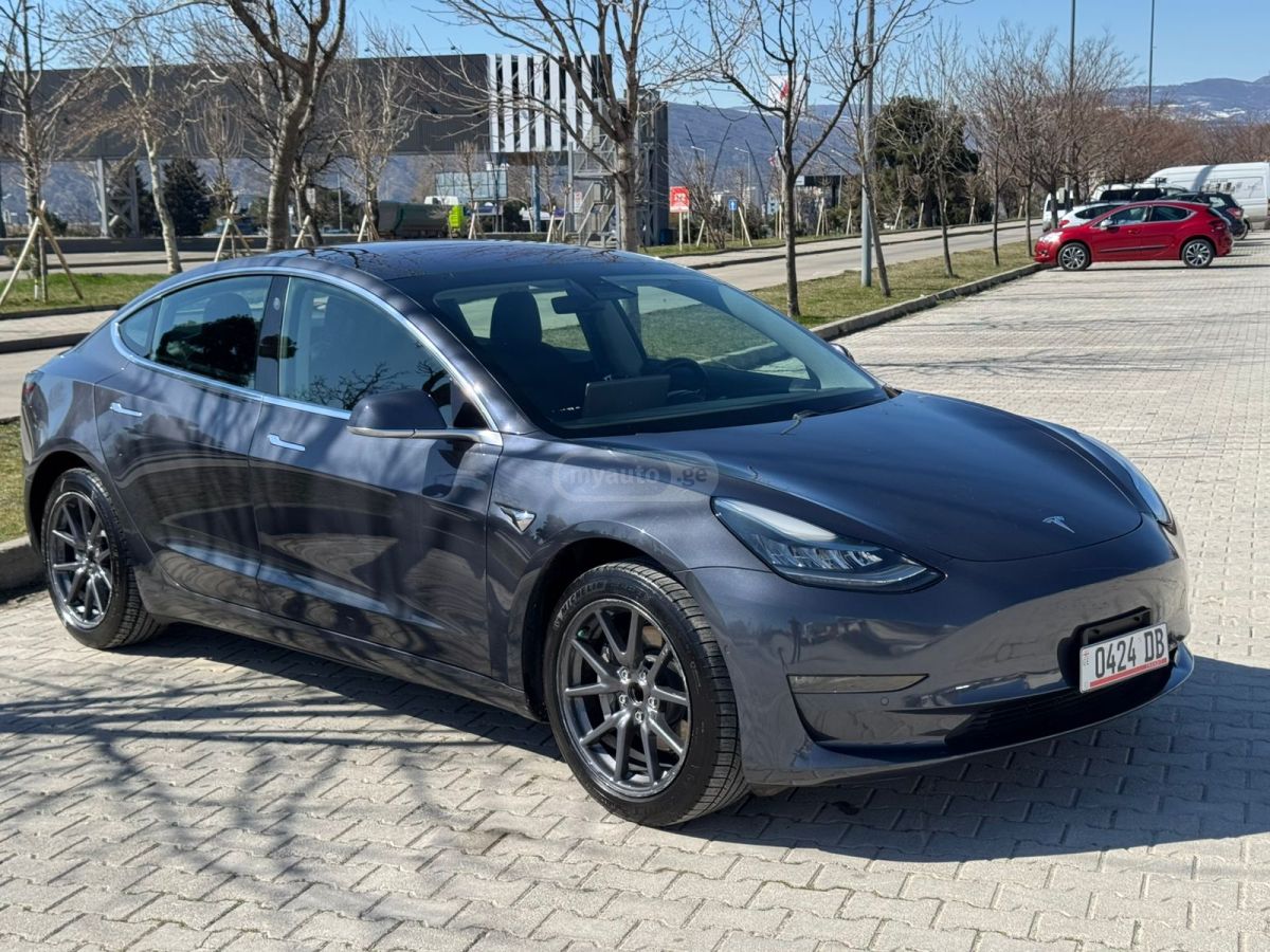 Tesla Model 3 - фото 1