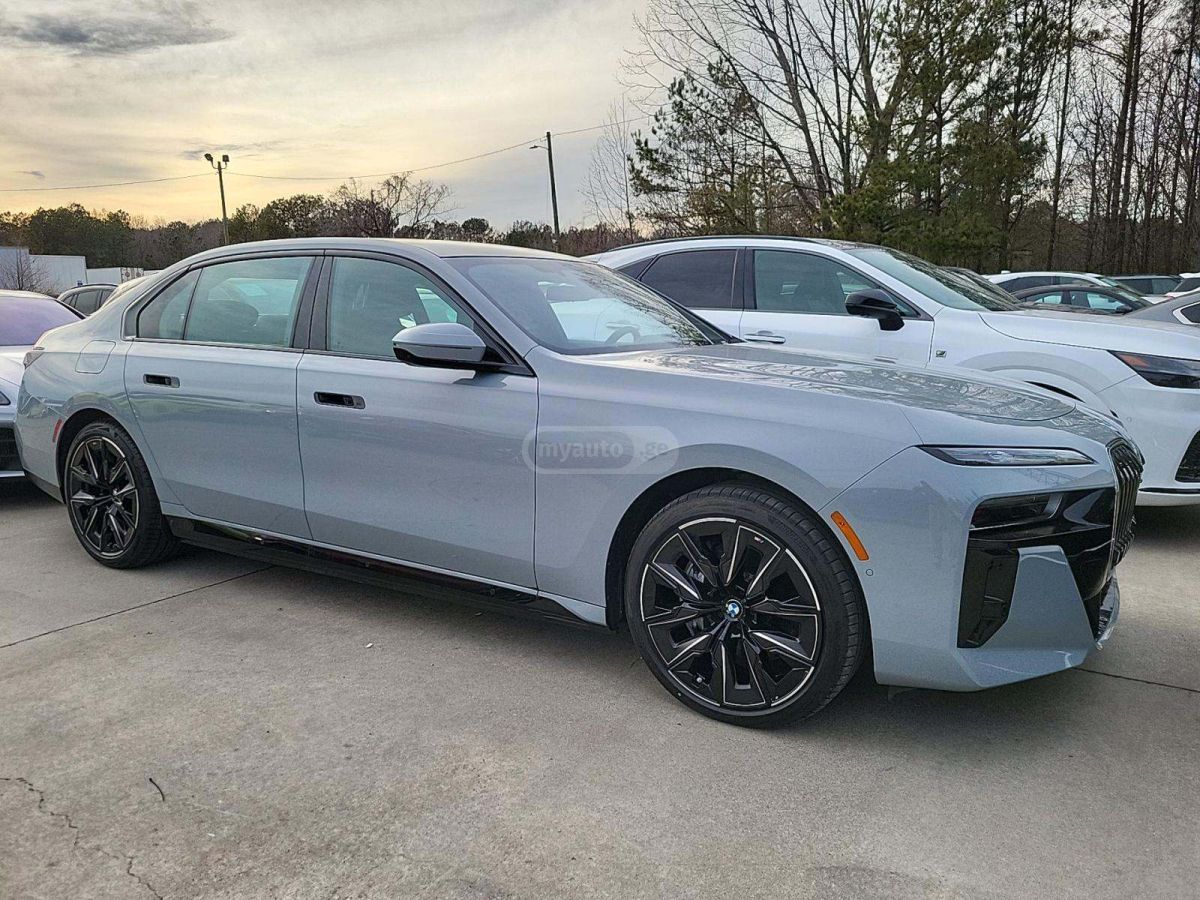 BMW I7 - фото 2