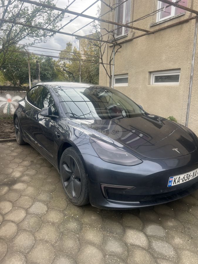 Tesla Model 3 - фото 1