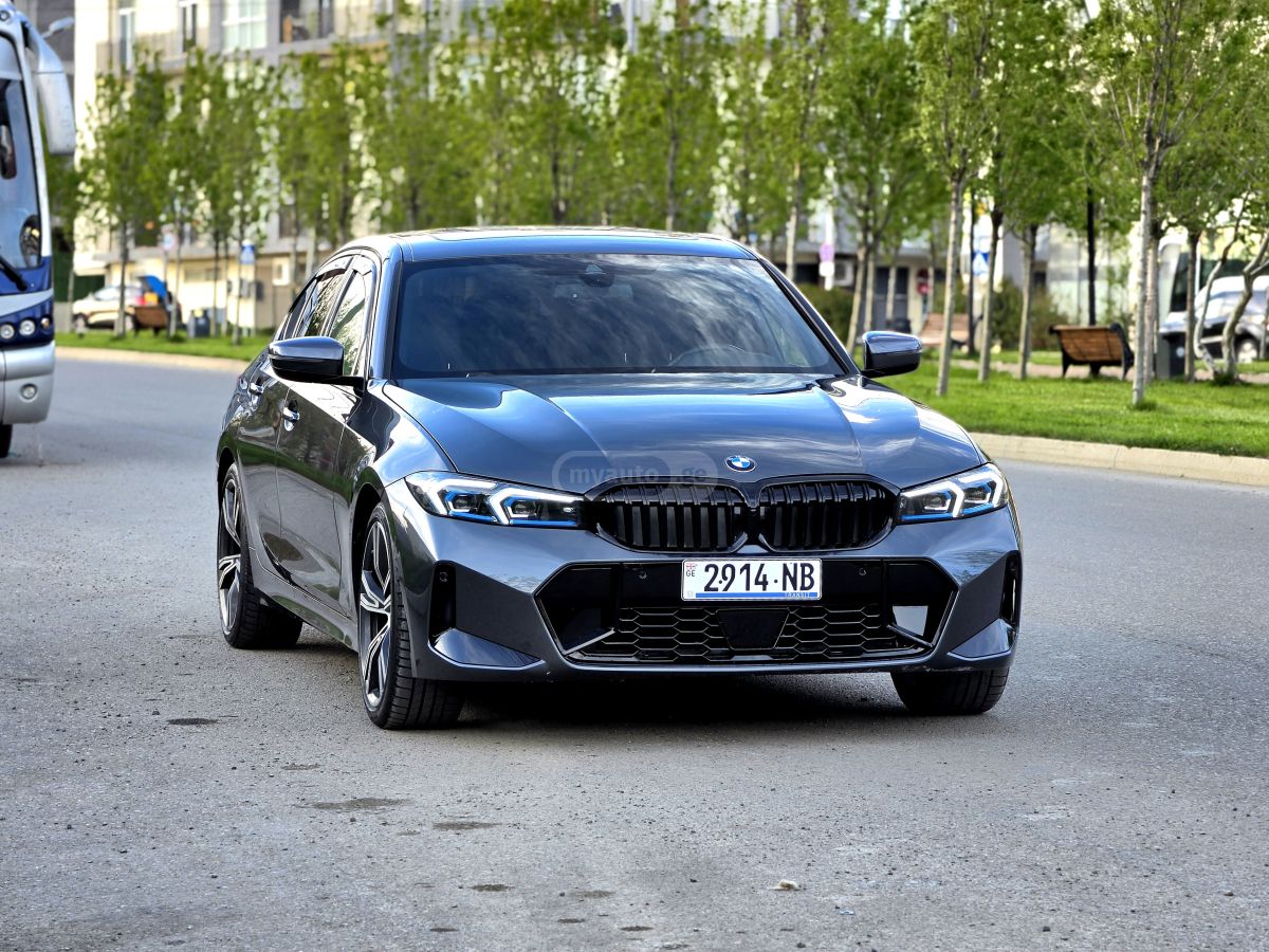 BMW 330 - фото 1