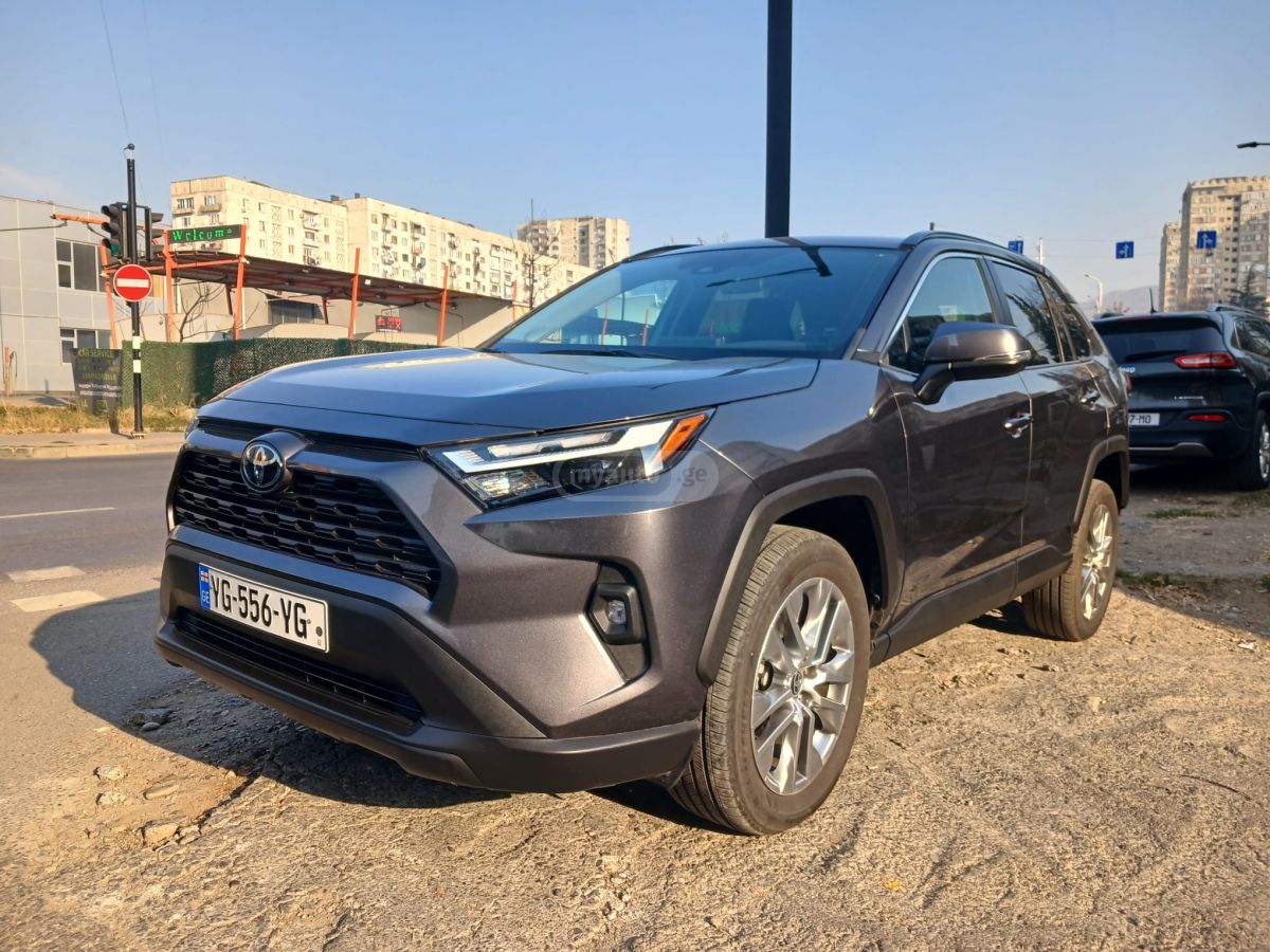 Toyota RAV 4 - фото 1
