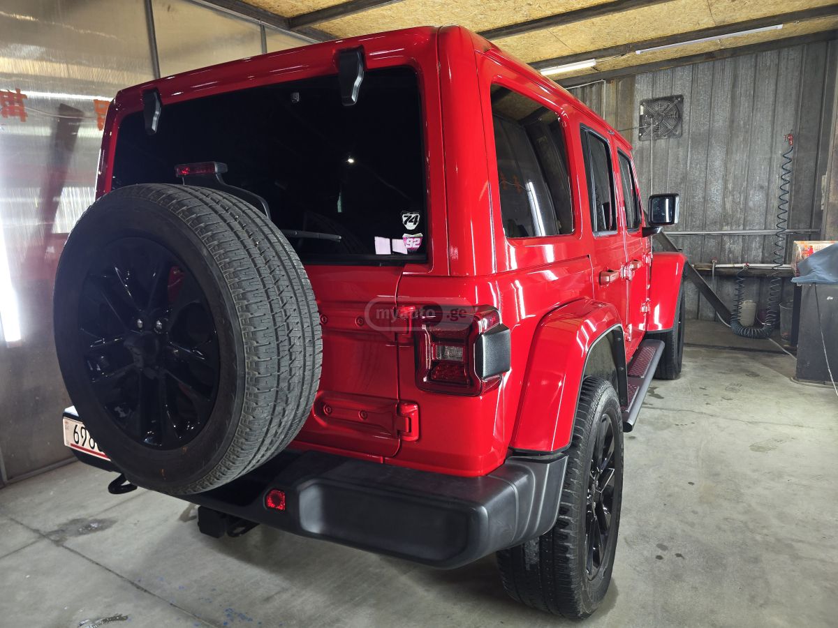 Jeep Sahara 4dr 4x4 Automatic — миниатюра 4