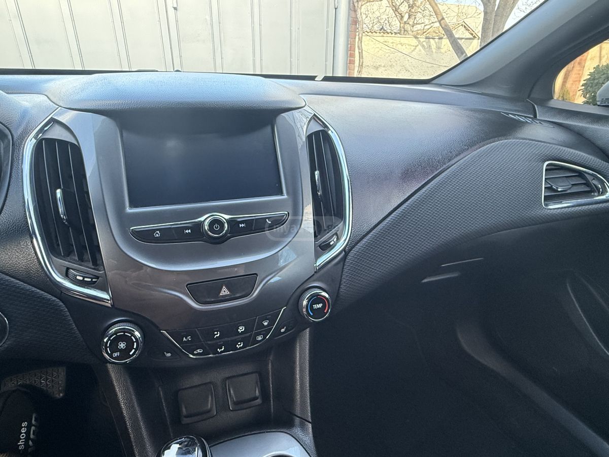 Chevrolet Cruze - фото 9