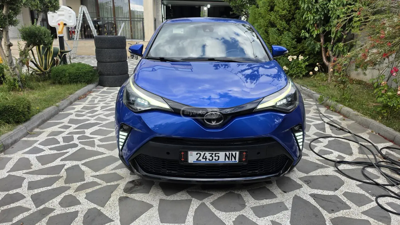 نمای دیگر Toyota XLE Premium 4dr Front-wheel Dr 2018