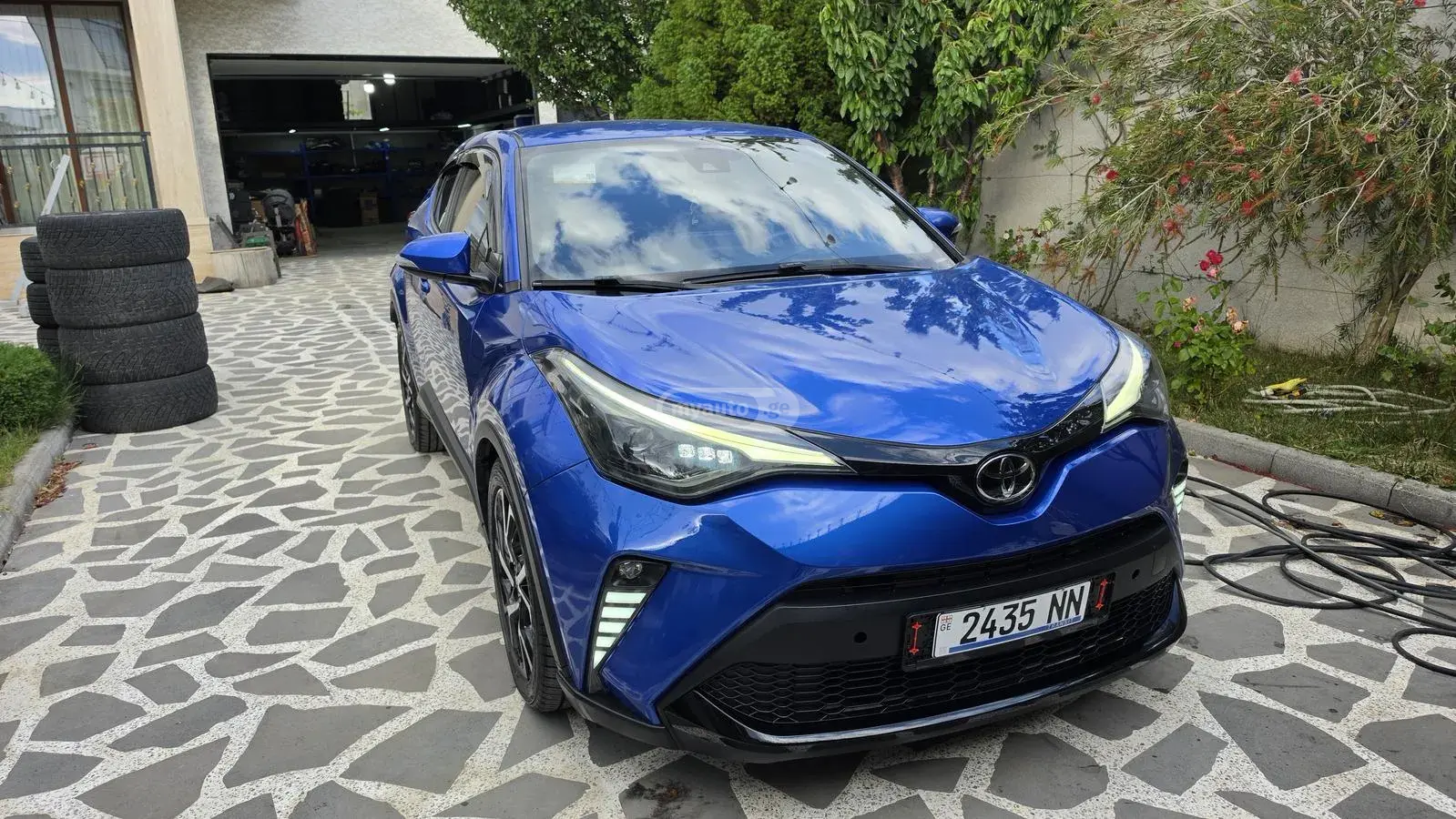 نمای دیگر Toyota XLE Premium 4dr Front-wheel Dr 2018