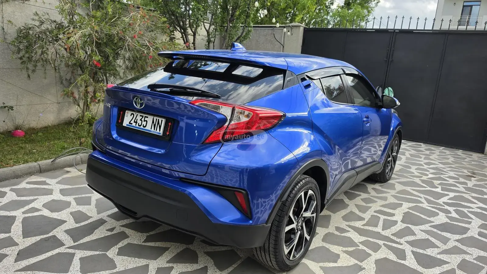 نمای دیگر Toyota XLE Premium 4dr Front-wheel Dr 2018