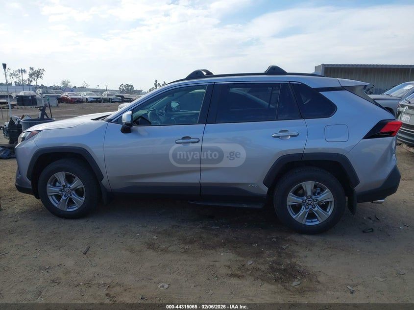 Toyota LE — миниатюра 13