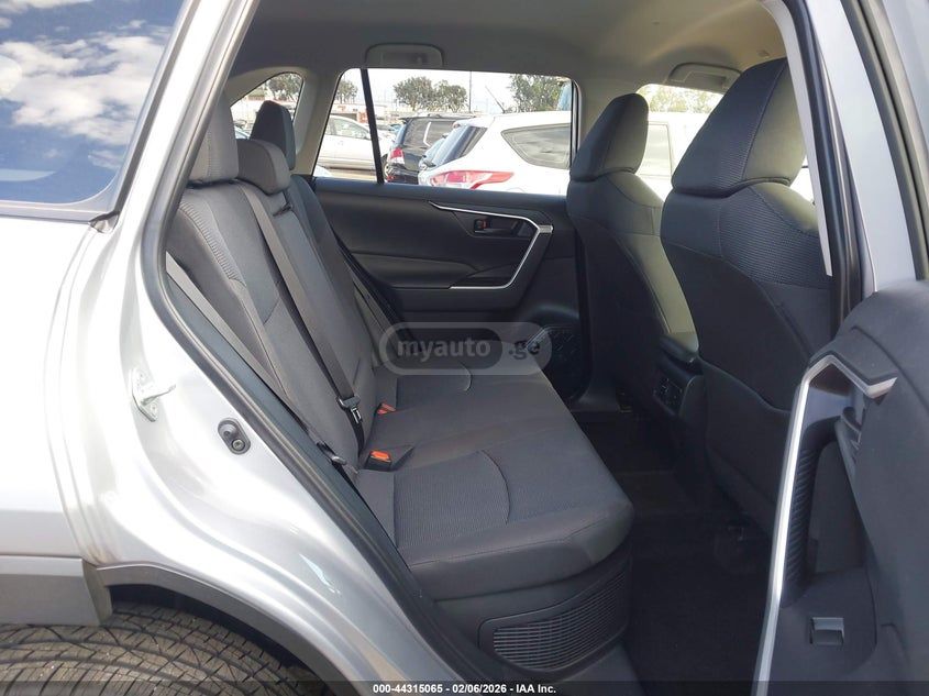 Toyota LE — миниатюра 8