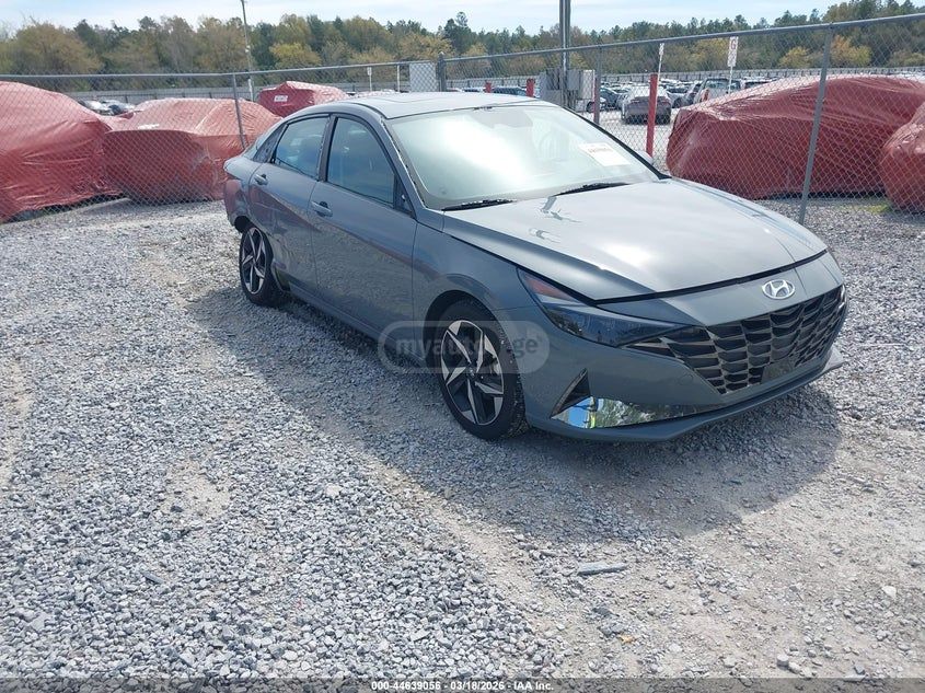 Hyundai Elantra - фото 1