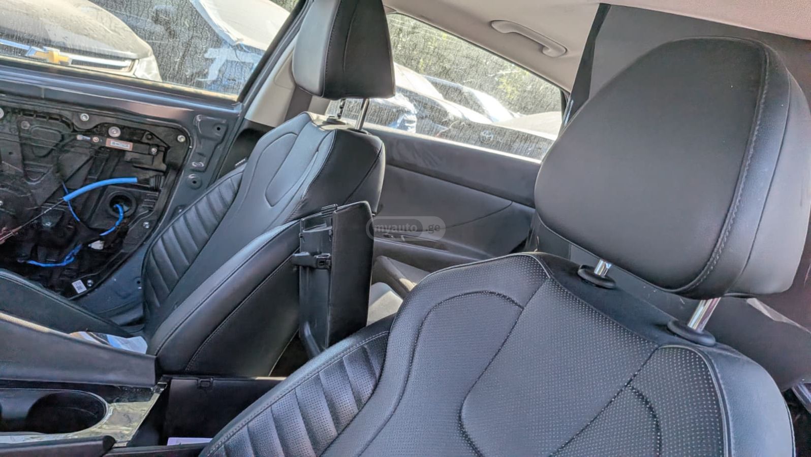 Hyundai Elantra - фото 12