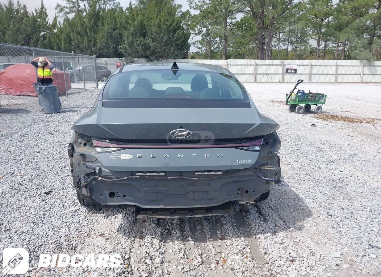 Hyundai Elantra - фото 2