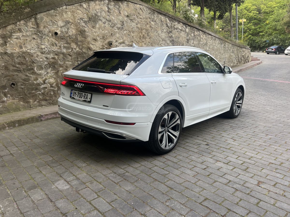 Audi Q8 - фото 1