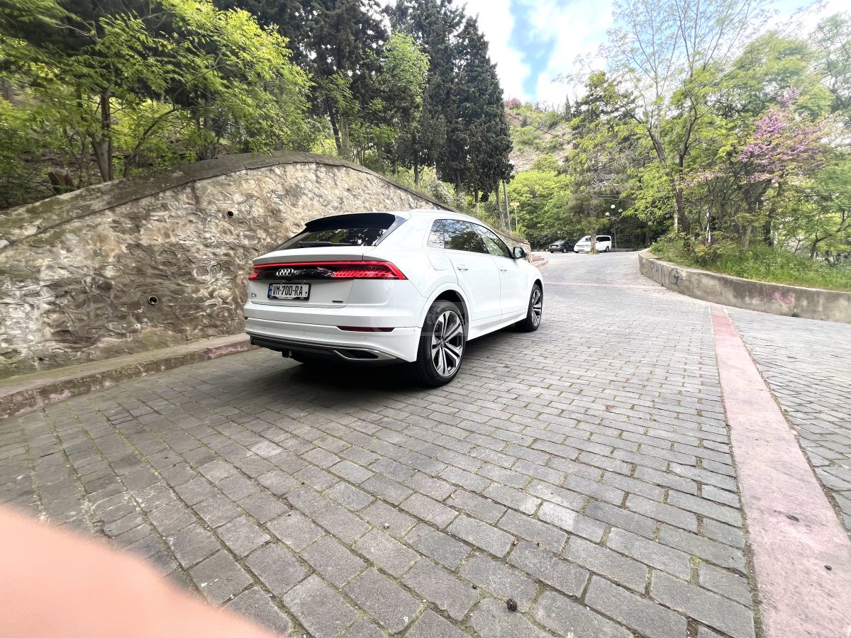Audi Q8 - фото 11