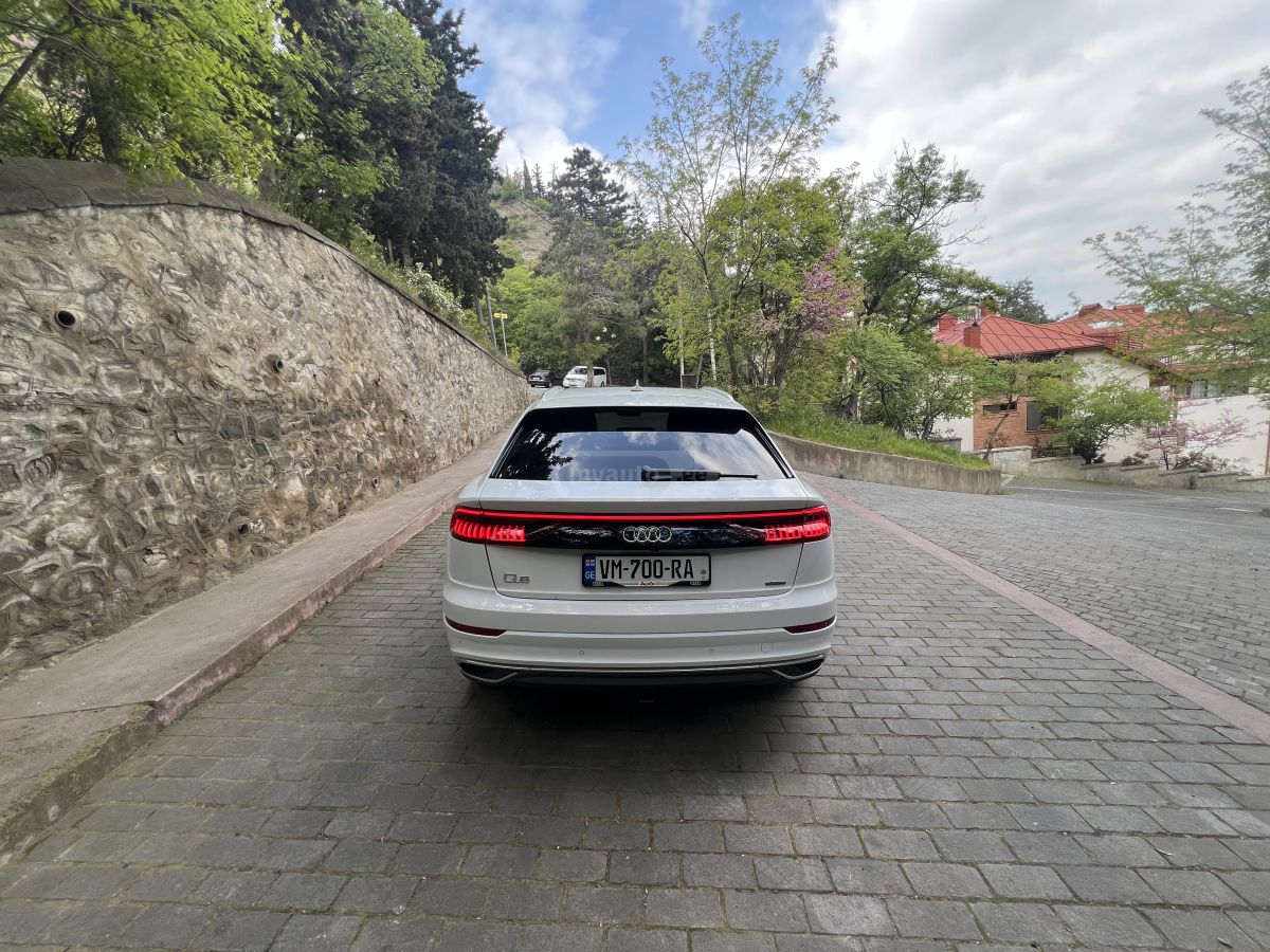 Audi Q8 - фото 12
