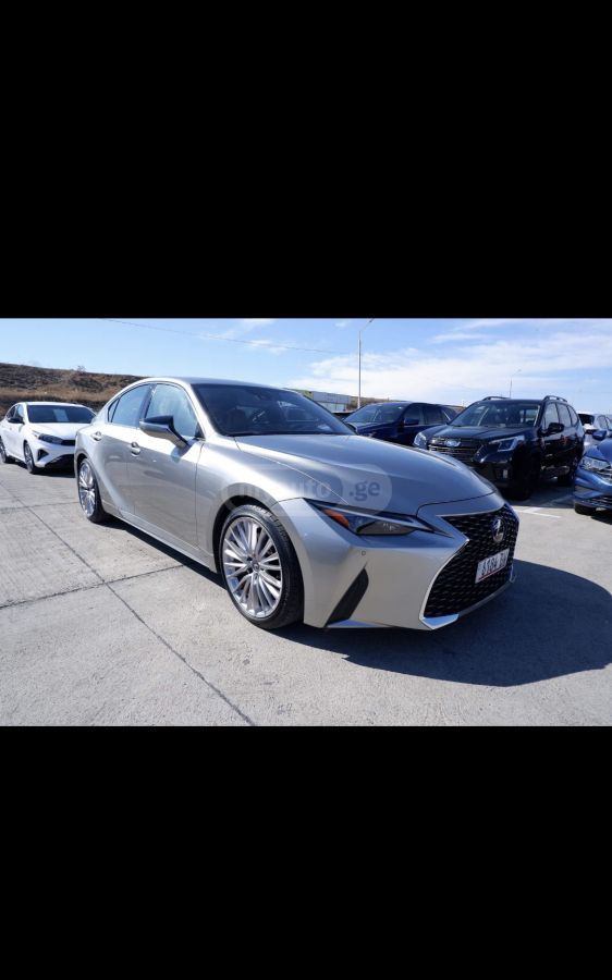 Lexus IS 300 Base 4dr Rear-Wheel Drive Seda 2023 — миниатюра 2