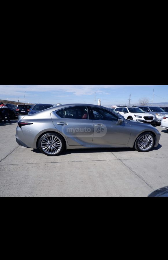 Lexus IS 300 Base 4dr Rear-Wheel Drive Seda 2023 — миниатюра 3