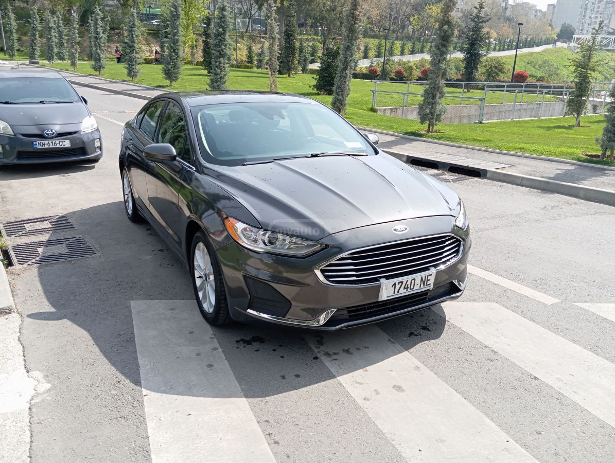 Ford Fusion - фото 1