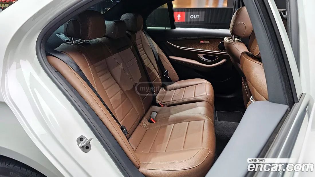 Mercedes-Benz E53 AMG 2023 — миниатюра 11