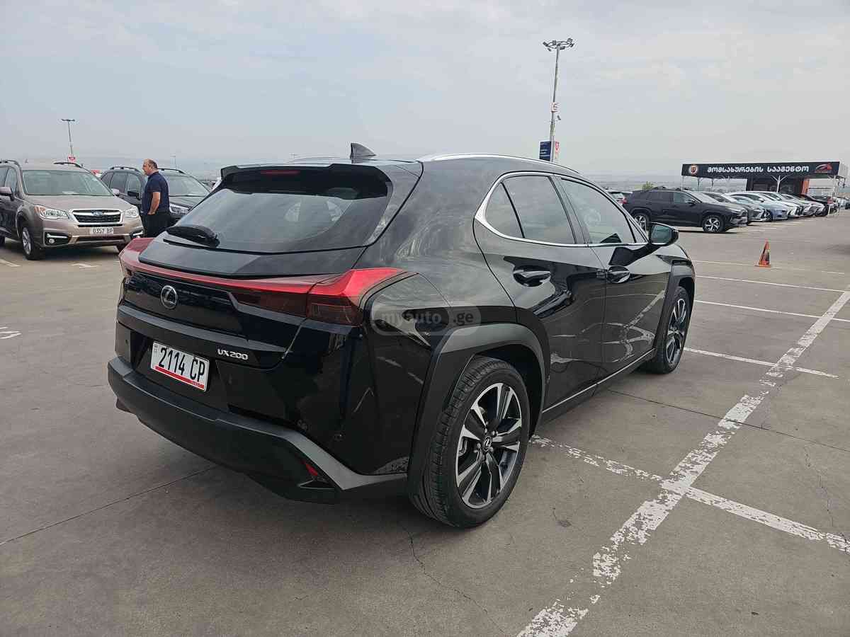 Lexus UX 200 2021 — миниатюра 8