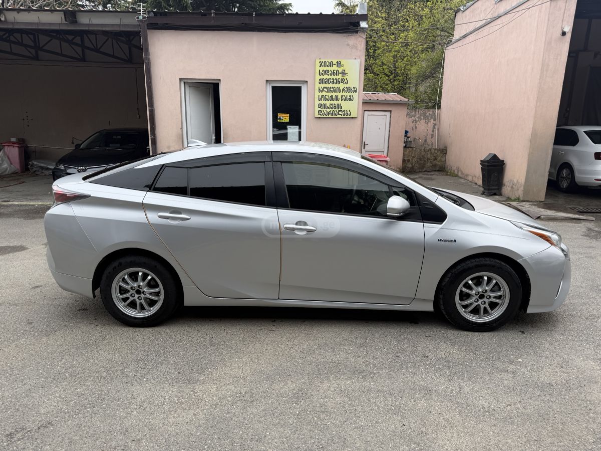 Toyota Prius - фото 4