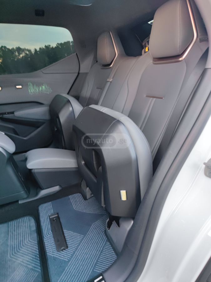 Zeekr X - фото 10