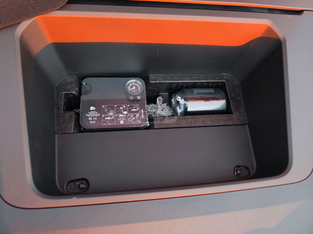 Zeekr X - фото 12