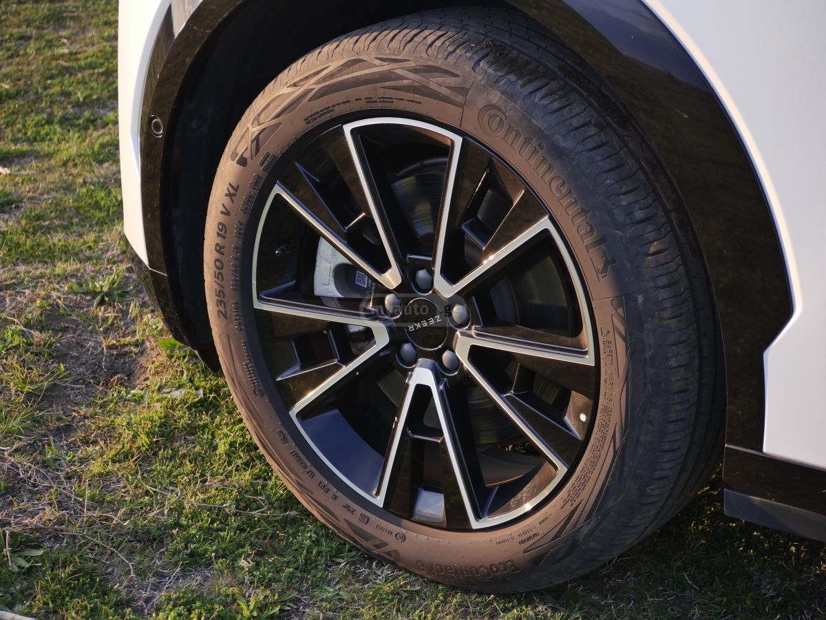 Zeekr X - фото 14