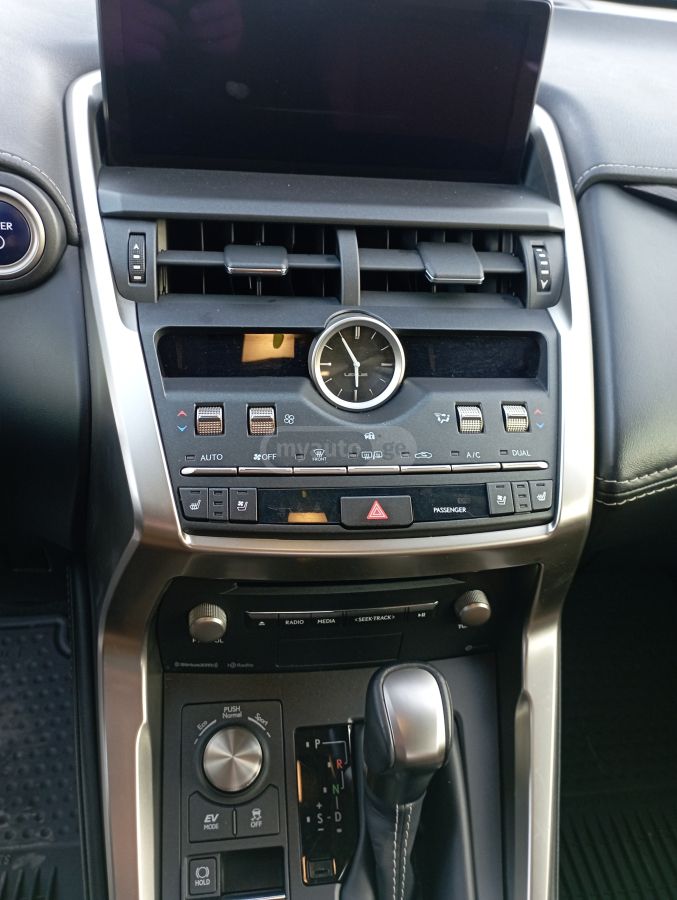 Lexus F SPORT Black Line 4dr All-Whe — миниатюра 13