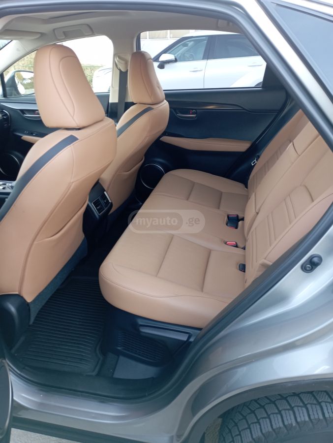 Lexus F SPORT Black Line 4dr All-Whe — миниатюра 15