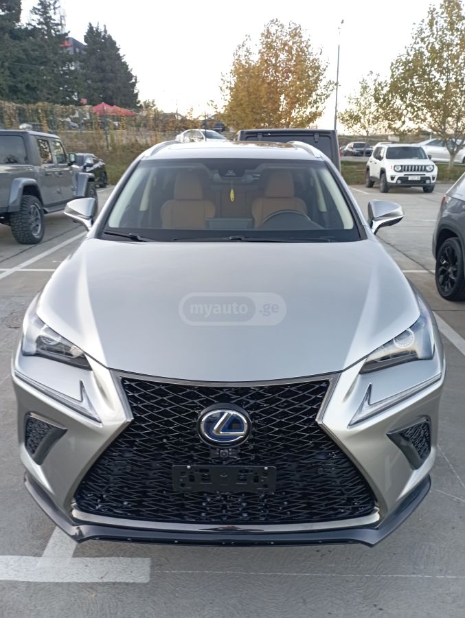 Lexus F SPORT Black Line 4dr All-Whe — миниатюра 4