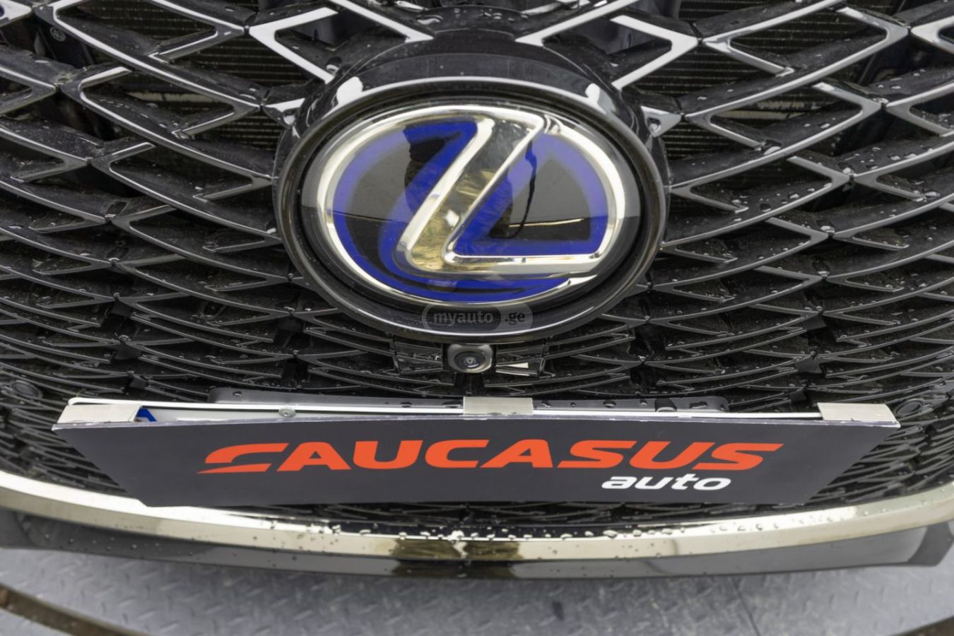 Lexus F SPORT Black Line 4dr All-Whe — миниатюра 5