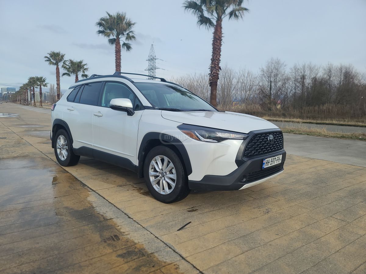 Toyota LE 4dr All-Wheel Drive CVT — миниатюра 1