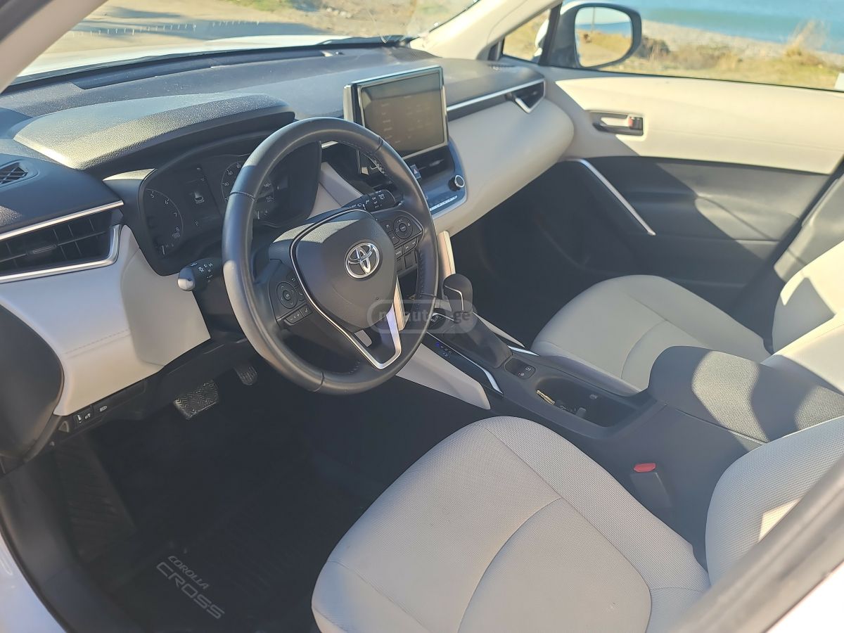 Toyota LE 4dr All-Wheel Drive CVT — миниатюра 14