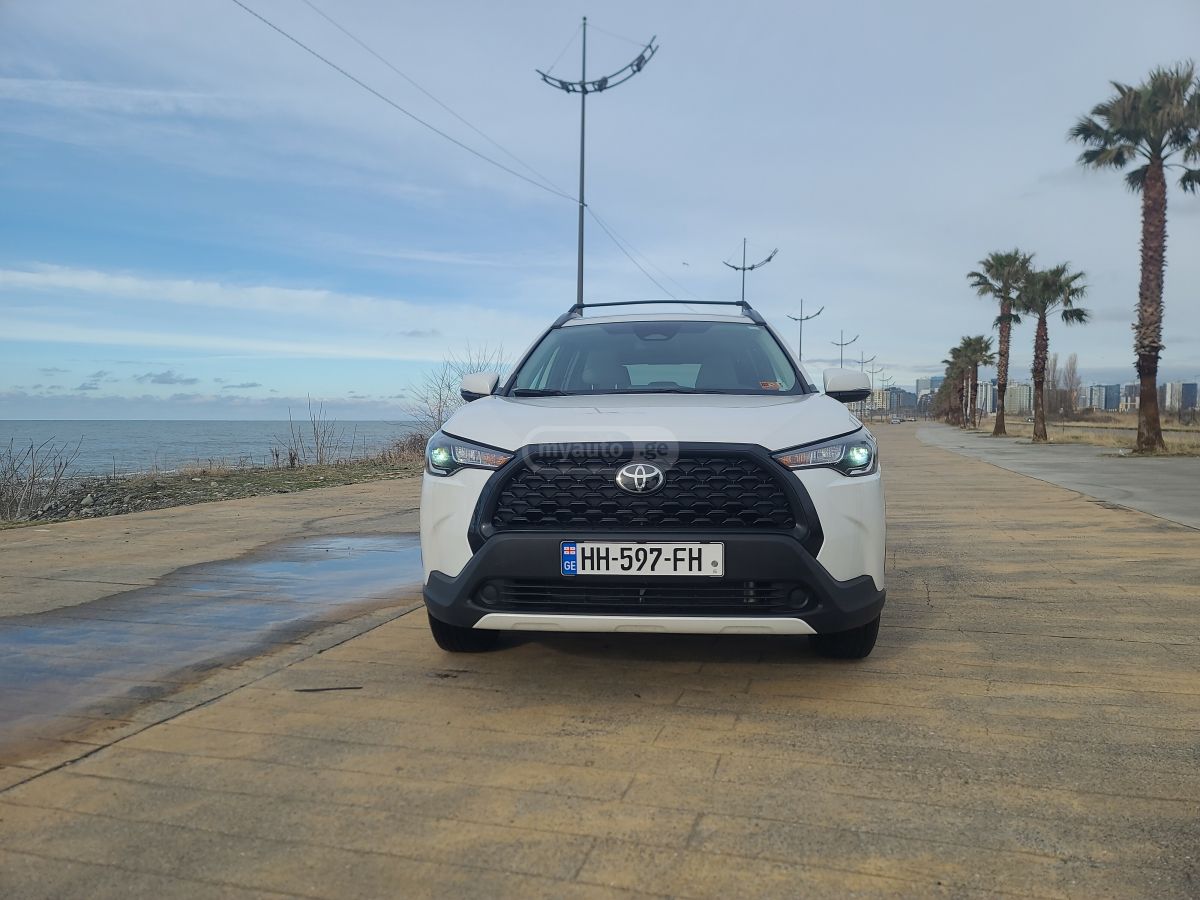 Toyota LE 4dr All-Wheel Drive CVT — миниатюра 2