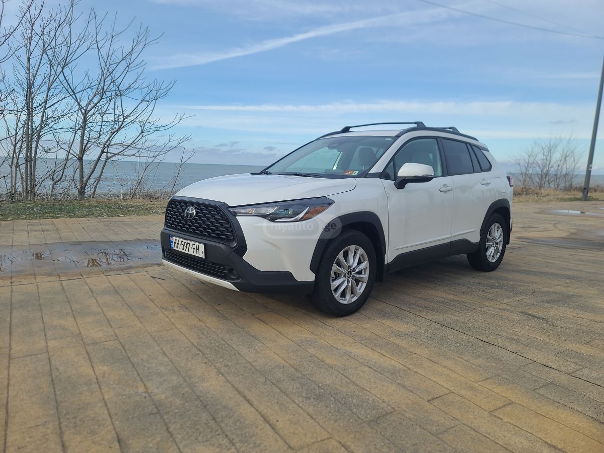 Toyota LE 4dr All-Wheel Drive CVT — миниатюра 3