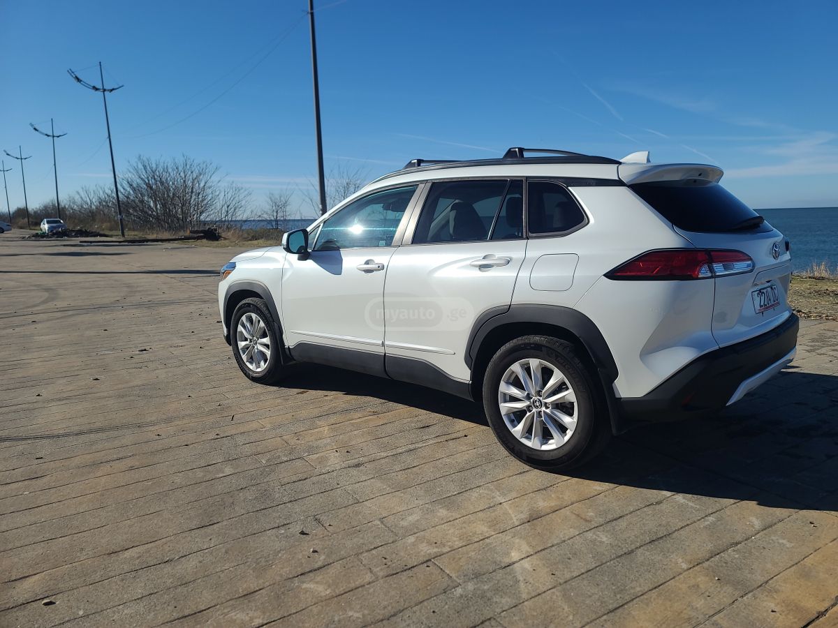 Toyota LE 4dr All-Wheel Drive CVT — миниатюра 5