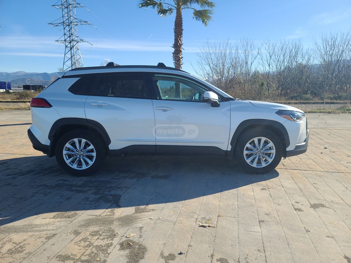 Toyota LE 4dr All-Wheel Drive CVT — миниатюра 8