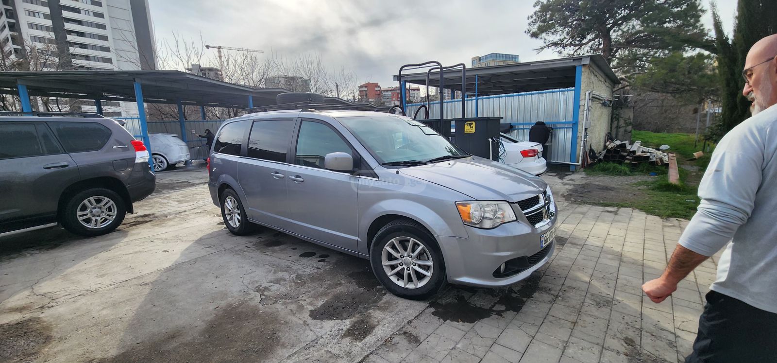 Dodge Caravan - фото 2