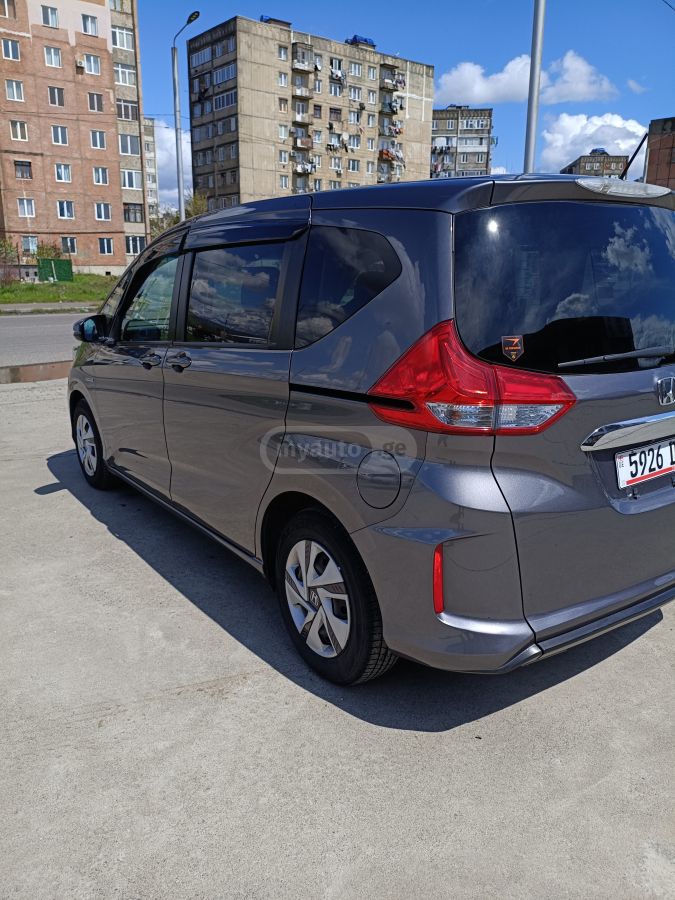 Honda Freed - фото 2