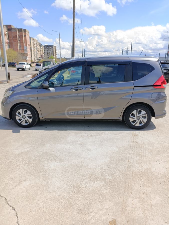 Honda Freed - фото 4