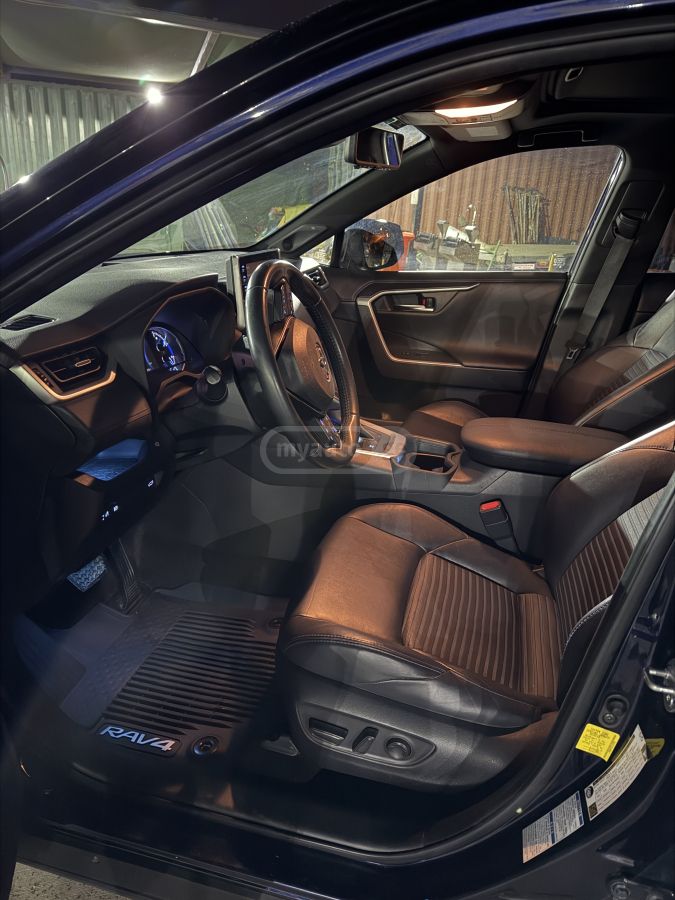 Toyota XSE 4dr All-Wheel Drive CVT — миниатюра 2