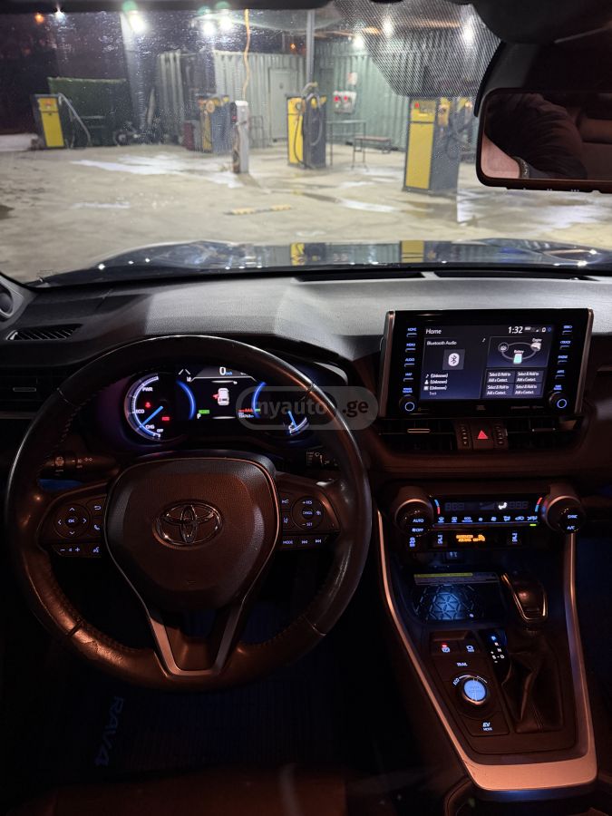 Toyota XSE 4dr All-Wheel Drive CVT — миниатюра 4