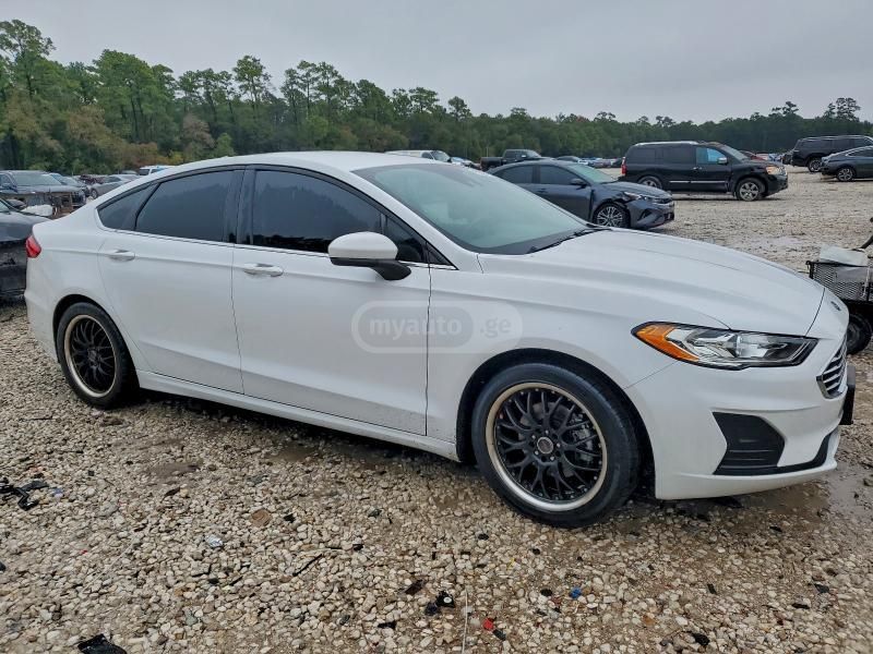 Ford Fusion - фото 4